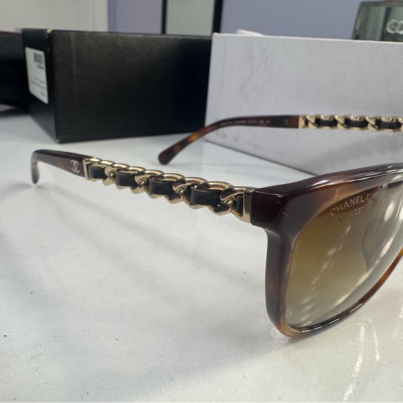 CHANEL Brown Tortoise Sunglasses main image 7